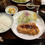 丸五 - ロースかつ定食　出汁の効いた味噌汁美味し〜