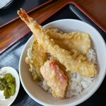 名玄 - 天丼もあります。揚げたての天ぷらと絶妙ねつゆで最高です。