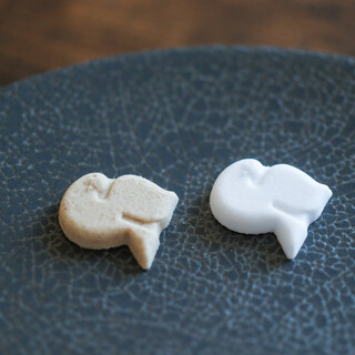 豊島屋洋菓子舗 置石_0