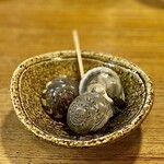 焼貝うぐいす - お通し  ながらみの塩茹で