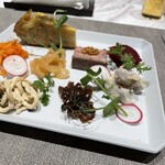 ON the TABLE CHINESE - 