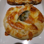 La BOULANGERIE d'a Cote - フーガス・ア・ラ・モッツァレラ