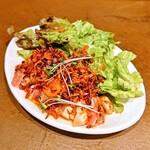 焼鳥と地酒 炭イッカ - 花椒香る麻辣ユッケ