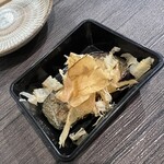 うなぎマフィア。 - お通しは 茄子の煮浸し的なお料理♡美味しくいただきながら串を待ちます*゜