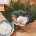 横浜家系らーめん 玉家 - 他店なら半ライス相当のミニライスは50円