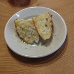 イルグラーノ製麺所・イートインデノミーナ - 2皿目にもバケット頂きました