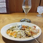 イルグラーノ製麺所・イートインデノミーナ - モルドバ産白グラスと一緒に