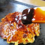 御好味焼 志のぶ - ミックス焼き（豚・イカ・肉・えび）780円