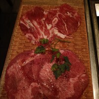 六本木焼肉　Kintan - 牛タンと頬？(メニューにはホルモンとありましたが、確かほほとの説明でした)