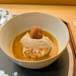 美会 - トムヤム・プー。香箱蟹のスパイシースープ。アメリケーヌのような甘い香りです。