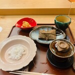 美会 - タイ料理の食卓仕立てです