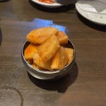 ホルモン焼肉 ちばず七輪 - カクテキ　量多めで嬉しい。