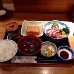 201412    ひろや  ★本日のおすすめ定食（780円）★お刺身 厚あげ煮