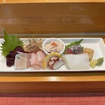 すし寳来 - 刺身も盛り合わせ➕鯨（ミンク鯨赤身・ベーコン）