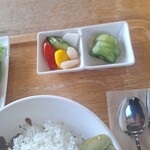 カフェ チーノ - ポークカレーセット（ピクルス、キウイ）