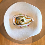 メゾン ケイ - ランチコース 16488円 の北海道サロマ湖の牡蠣 レア仕立て