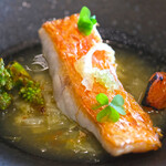 メゾン ケイ - ランチコース 16488円 の駿河湾の金目鯛 鱗焼き