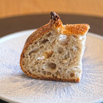 メゾン ケイ - ランチコース 16488円 のBoulangerie ADACHのカンパーニュ