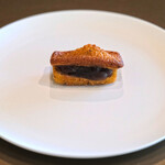 メゾン ケイ - ランチコース 16488円 の虎屋の小倉餡のフィナンシェ