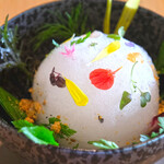 メゾン ケイ - ランチコース 16488円 のスペシャリテ 季節の庭園風サラダ