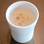 メゾン ケイ - ランチコース 16488円 の椎茸のカプチーノ仕立て