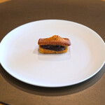 メゾン ケイ - ランチコース 16488円 の虎屋の小倉餡のフィナンシェ