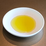 メゾン ケイ - ランチコース 16488円 のオリーブオイル