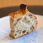 メゾン ケイ - ランチコース 16488円 のBoulangerie ADACHのカンパーニュ