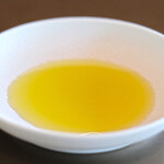 メゾン ケイ - ランチコース 16488円 のオリーブオイル