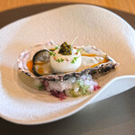 メゾン ケイ - ランチコース 16488円 の北海道サロマ湖の牡蠣 レア仕立て