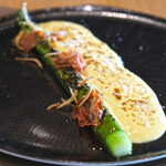 メゾン ケイ - ランチコース 16488円 の北海道産グリーンアスパラの炭火焼