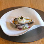 メゾン ケイ - ランチコース 16488円 の北海道サロマ湖の牡蠣 レア仕立て