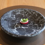 メゾン ケイ - ランチコース 16488円 の二十日大根 ハーブのソース