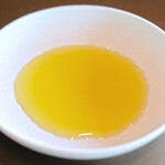 メゾン ケイ - ランチコース 16488円 のオリーブオイル