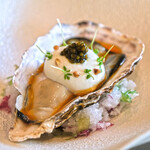 メゾン ケイ - ランチコース 16488円 の北海道サロマ湖の牡蠣 レア仕立て