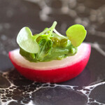 メゾン ケイ - ランチコース 16488円 の二十日大根 ハーブのソース