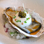 メゾン ケイ - ランチコース 16488円 の北海道サロマ湖の牡蠣 レア仕立て