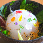 メゾン ケイ - ランチコース 16488円 のスペシャリテ 季節の庭園風サラダ