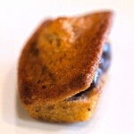 メゾン ケイ - ランチコース 16488円 の虎屋の小倉餡のフィナンシェ