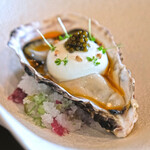 メゾン ケイ - ランチコース 16488円 の北海道サロマ湖の牡蠣 レア仕立て