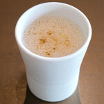 メゾン ケイ - ランチコース 16488円 の椎茸のカプチーノ仕立て