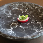 メゾン ケイ - ランチコース 16488円 の二十日大根 ハーブのソース