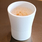 メゾン ケイ - ランチコース 16488円 の椎茸のカプチーノ仕立て