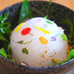 メゾン ケイ - ランチコース 16488円 のスペシャリテ 季節の庭園風サラダ