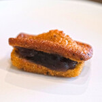 メゾン ケイ - ランチコース 16488円 の虎屋の小倉餡のフィナンシェ