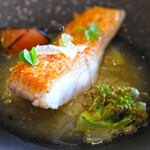 メゾン ケイ - ランチコース 16488円 の駿河湾の金目鯛 鱗焼き