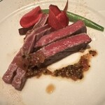 オザミトーキョー - メインは私はこれを選びましたー牛肉と鮪中トロのグリエ　トマトとオリーブのレフォール風味ー牛肉には酸味は合わないかなぁ〜？