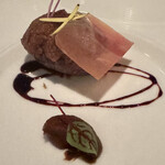 オザミトーキョー - マールバターで優しく火入れした北海道産子牛もも肉ーフワフワの柔らかさでした❣️