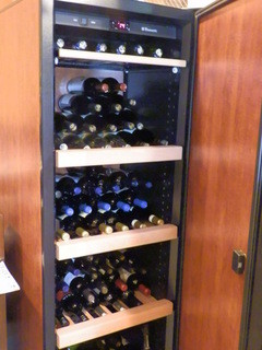 Erbetta - 常に30種類以上のワインがございます。