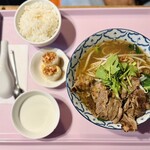ロッディー - タイ風の焼肉ラーメン？（フォーねー）1,300円　生春巻きも付きます！